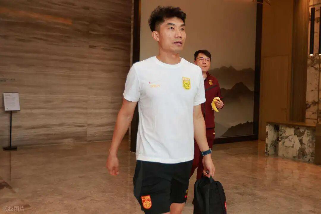 郑智接掌青岛西海岸：1个赛季保级任务，中超不是儿戏