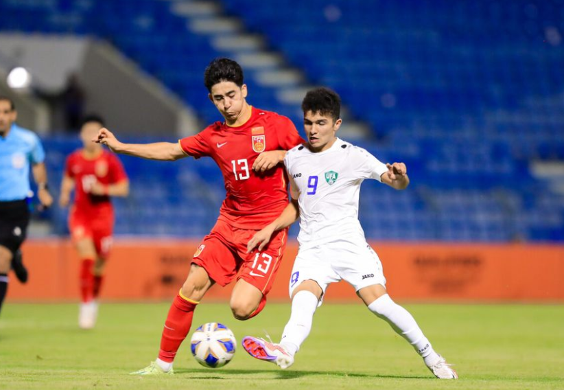 195cm新中卫领衔4队成都热身：越南U22比国足更像英超空中怪物