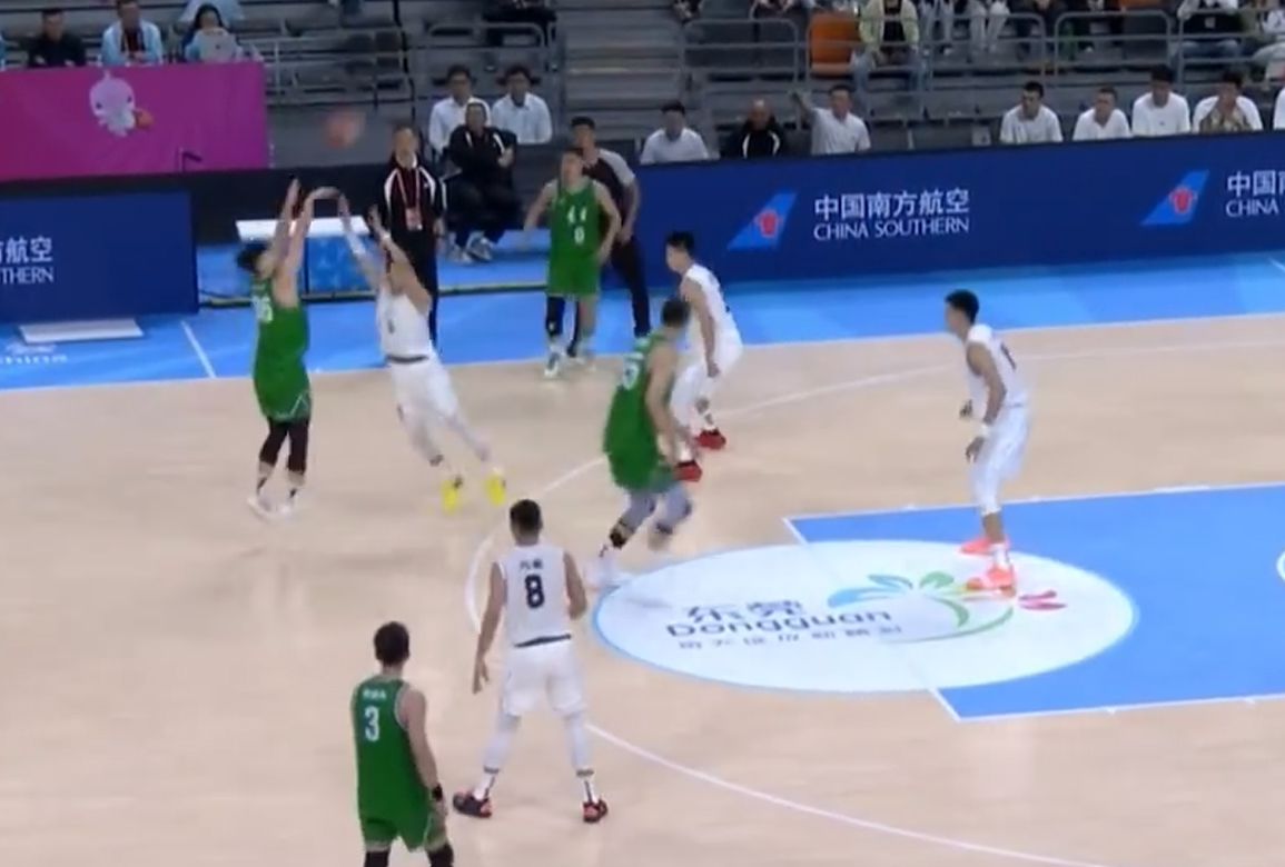 5.5秒定胜负，辽宁队靠赵继伟与原帅在CBA式收官把北京打懵