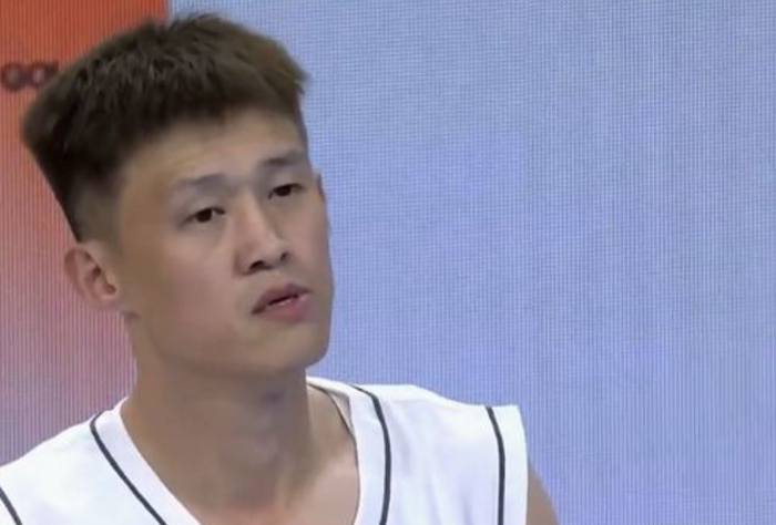 广东96-73屠江苏，周鹏低迷张昊被冷落，杜润旺成防守大漏瓢，CBA争议多多