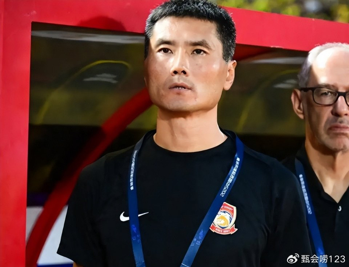 45岁邵佳一接手国足，土帅三连考验比英超教练还狠（中超参照）