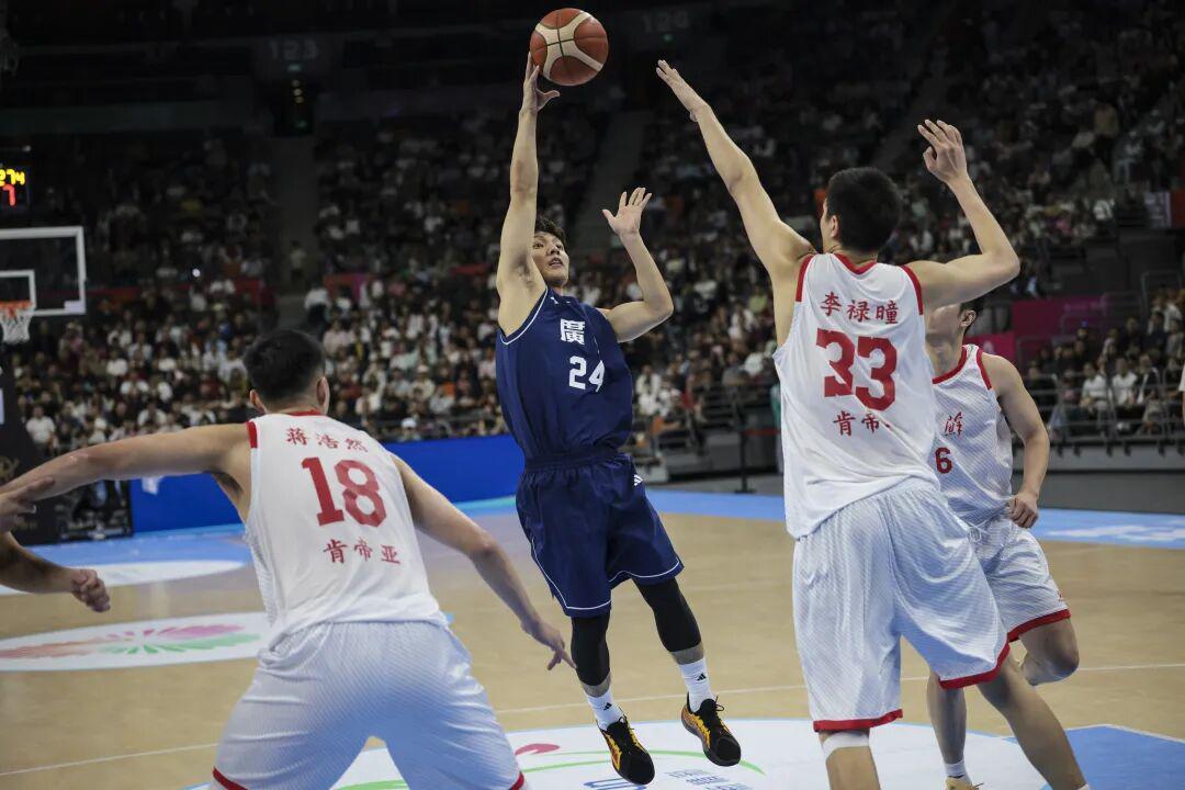 广东队96-73翻盘记：徐杰29分像NBA热身，英超式逼抢哪去了？