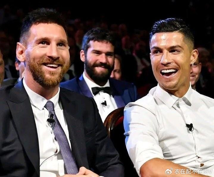 C罗怼梅西谁更强争议：15年竞争，老皮尔斯·摩根都被怼没脾气
