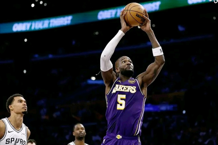 湖人118-116险胜，艾顿爆发连续两双，佩林卡签约堪称翻盘NBA西部大戏