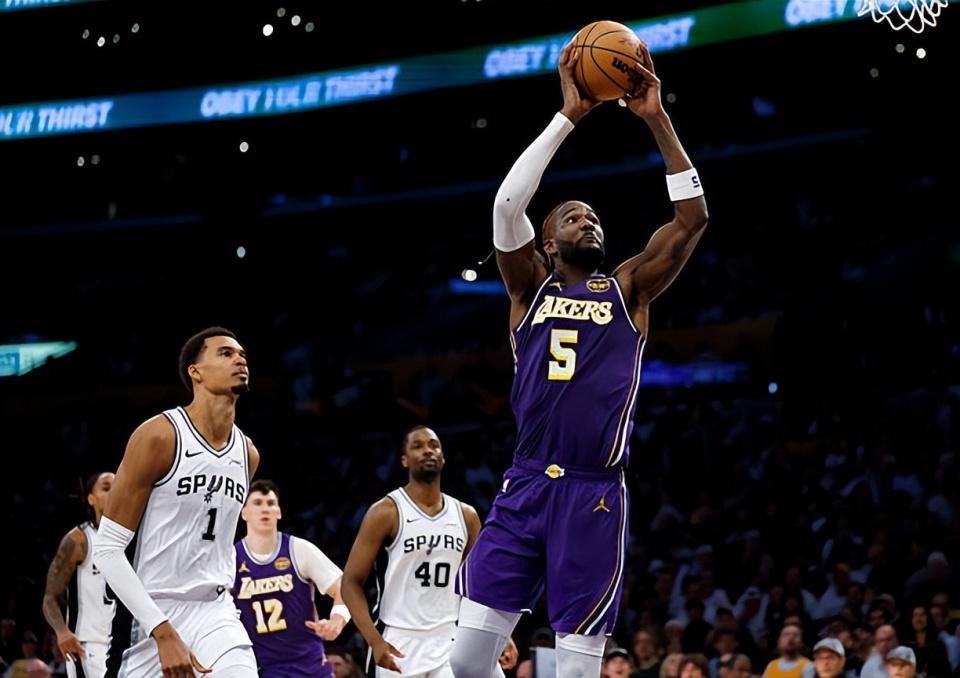 湖人7胜2负登西区第2，艾顿22+10撑起内线支柱，NBA的便宜货？