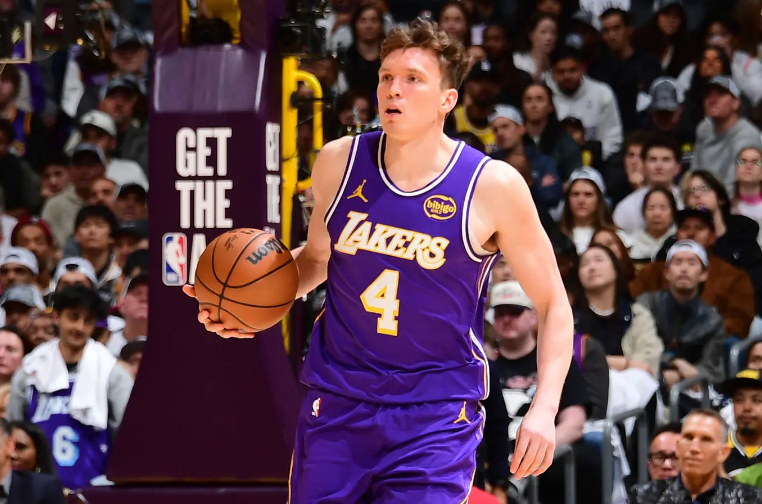 NBA：湖人7胜2负，118-116险胜马刺，侧翼新星还能撑多久？