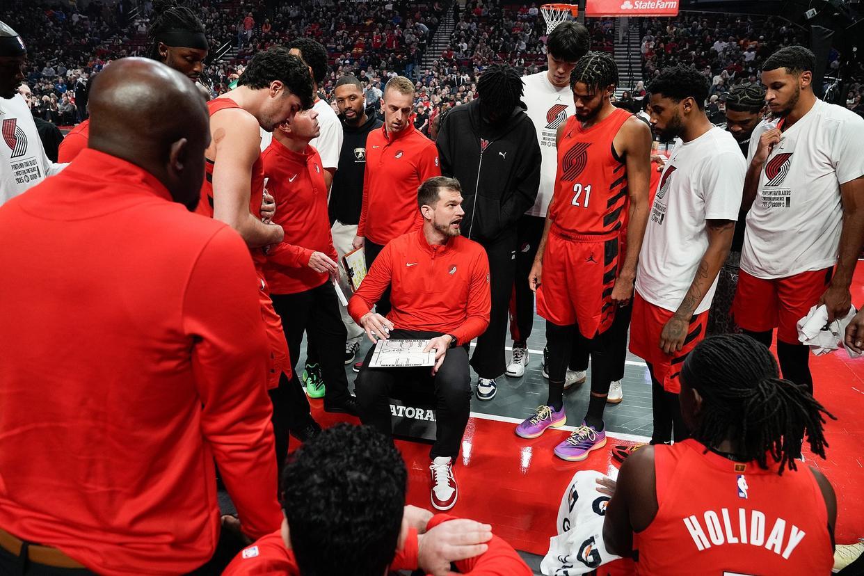 121-119险胜却冷处理杨瀚森？波特兰开拓者的“成长”答案真实到刺眼，NBA还能更现实吗