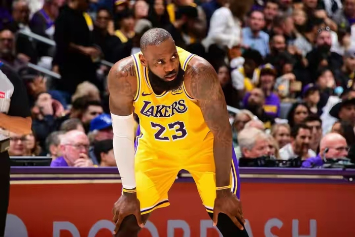 詹姆斯11月中旬回归，湖人3大核心刷新期待，艾顿变身真核带队冲季后赛