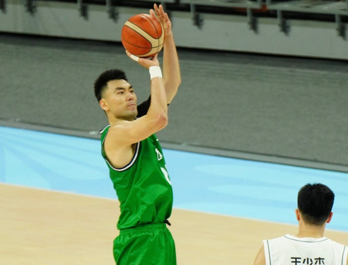 全运会93-90险胜，北京差点翻车，辽宁老将李晓旭被杨鸣当成NBA式体能机