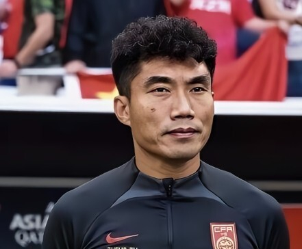 11月5日后青岛市选帅倒计时：郑智被点名，俱乐部要冲中超还是自毁？