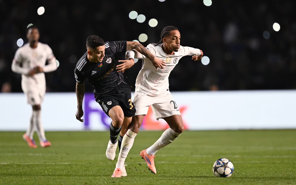 2-2被卡拉巴赫逼平，若昂-佩德罗直言：切尔西的欧冠和英超课还没上完