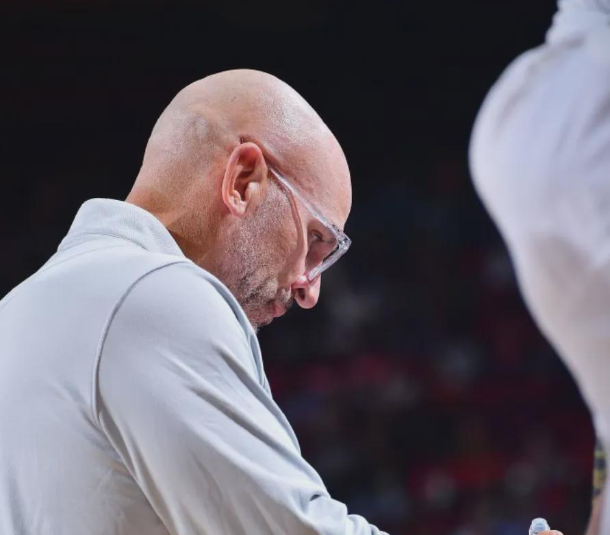 小牛99-101惜败西部倒数，连胜场都没有，基德还能撑多久在NBA？