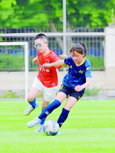 84支队伍打下青超热度，英超气场比谁更像？玉树女足把梦想扛上高原