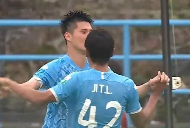 24球改写历史：申花外租费尔南多七世称霸中乙，英超球迷却在拿他和哈里·凯恩比？