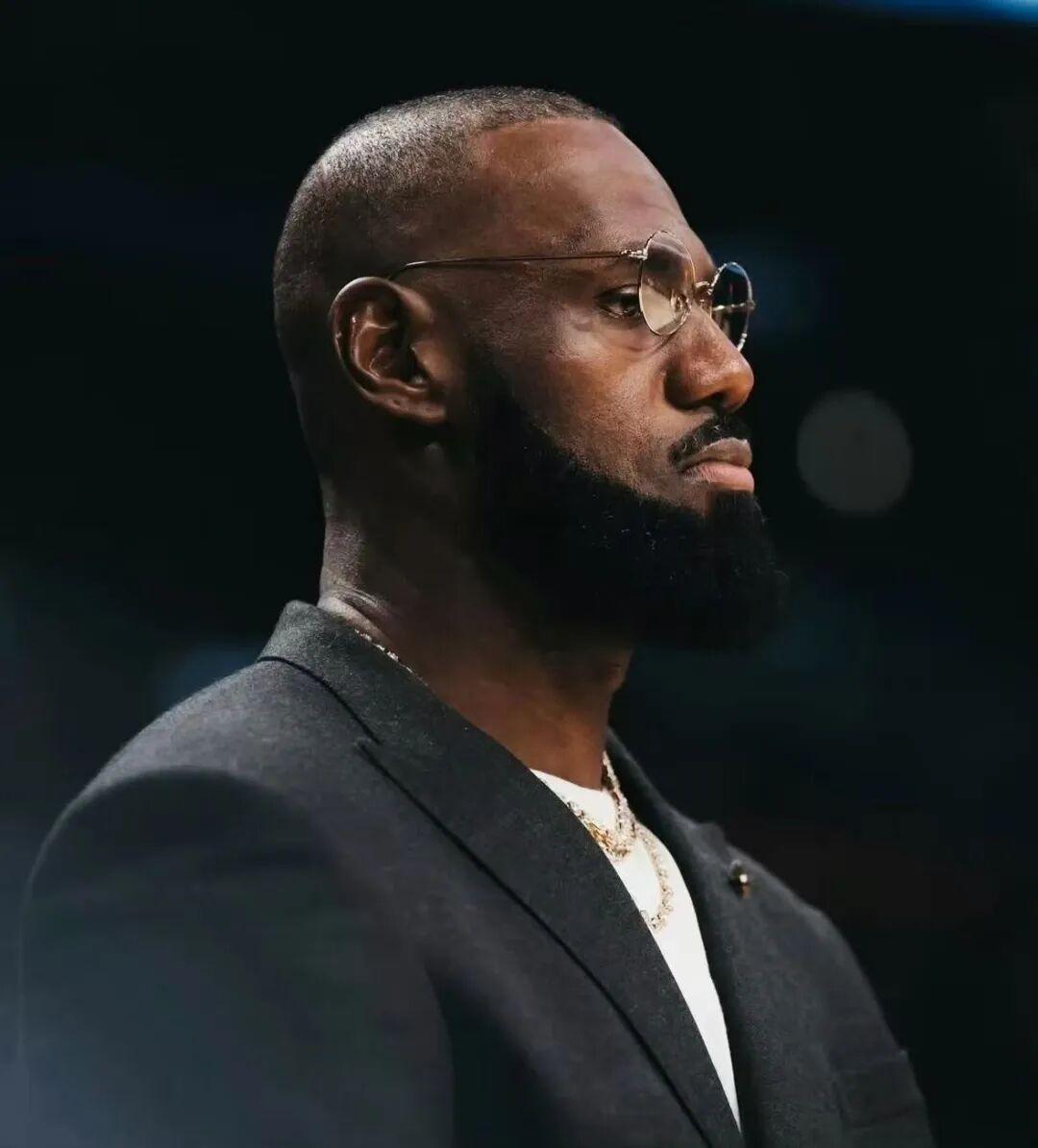 詹姆斯已缺席9场，湖人反而西部第2，NBA这是球员造反还是老将放假？