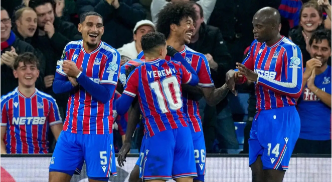 萨尔第8球点燃夜色，水晶宫在欧联杯给英超脸，阿尔克马尔被按成布娃娃