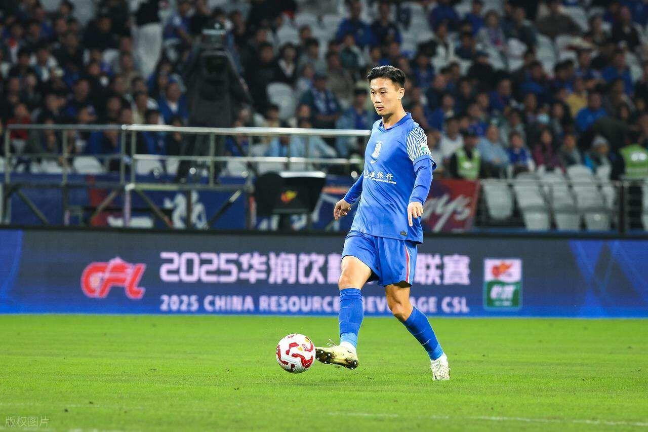 2名后防撑不起，申花中超争冠卡在朱辰杰与蒋圣龙手里