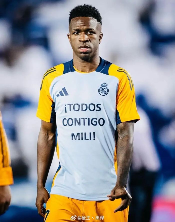 1条转会风声：曼城想把维尼修士改造成第二个凯文·德布劳内，英超槽点多