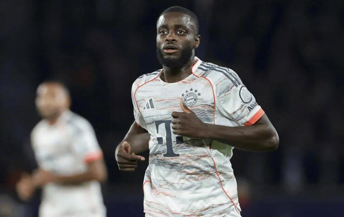 乌帕梅卡诺27岁合同争议：拜仁想年底锁人，英超+皇马盯着2026年1月