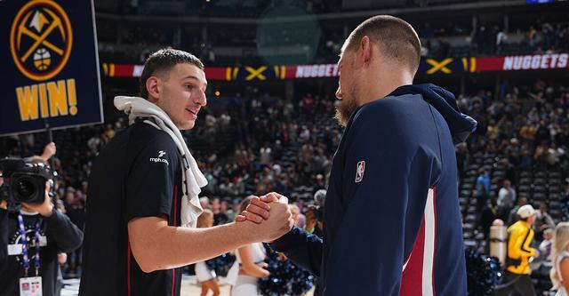 8场21.4分钟、8.3分：约维奇新赛季被尼古拉·约基奇放空？NBA塞尔维亚议论起火