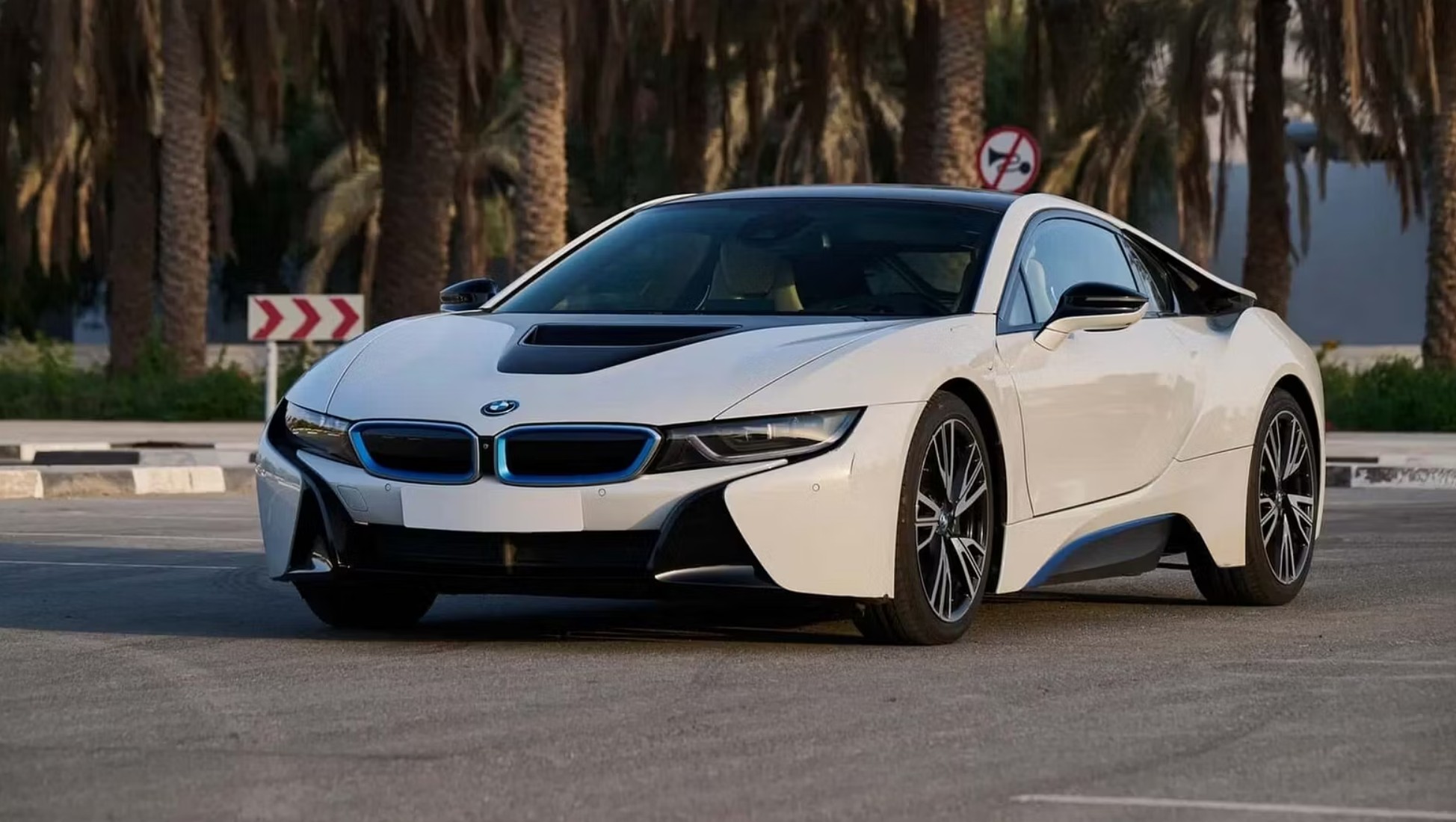 宝马i8起拍1万欧元，马拉多纳遗物比英超欧冠门票还会炸