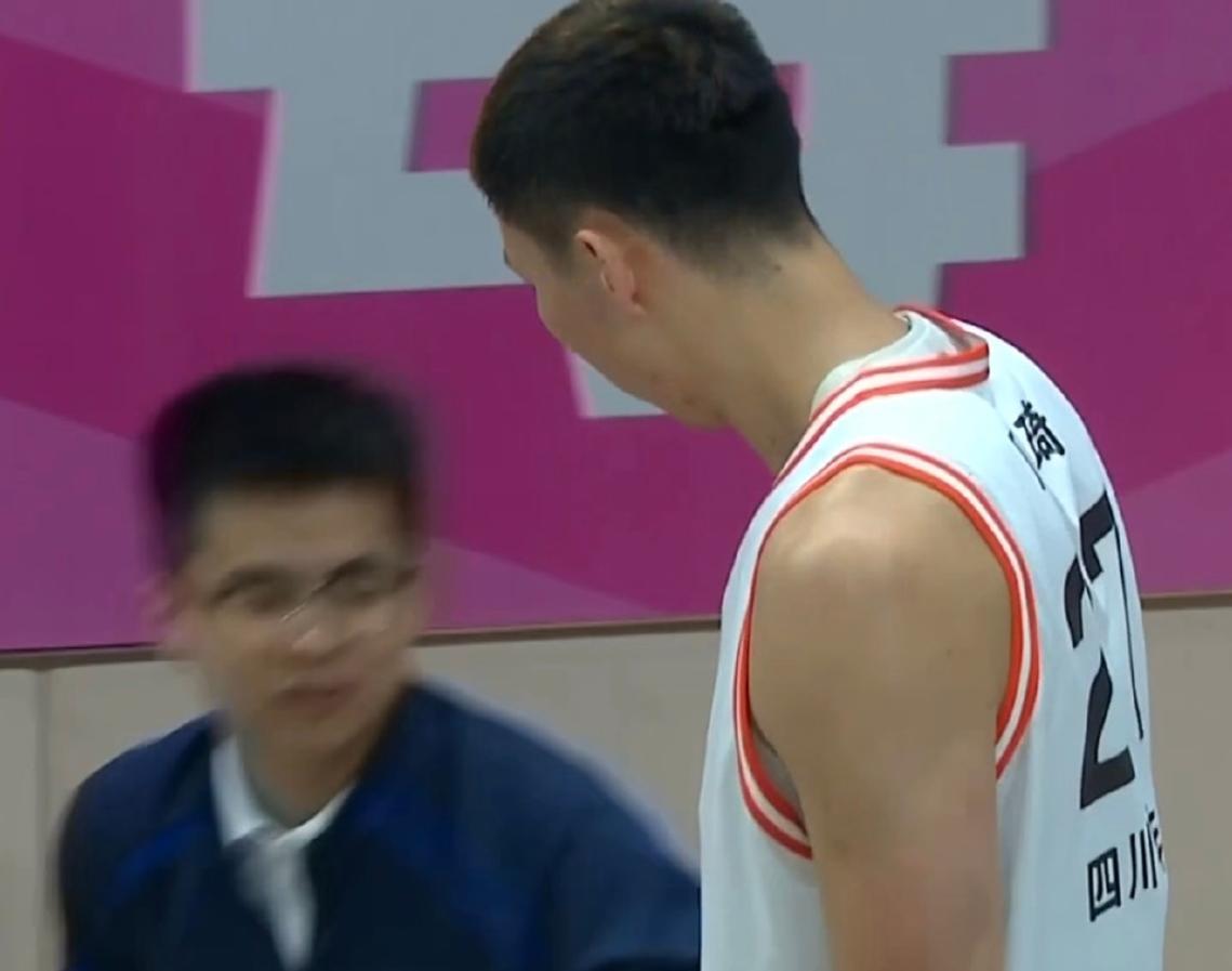 全运会四川82-63锁定大胜，周琦胡金秋亮眼，孙铭徽半场绷紧末节自爆