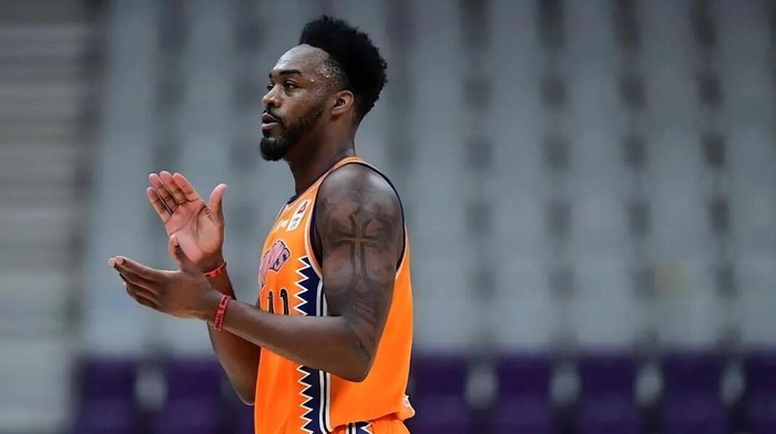 35岁三双王富兰克林无人问津，CBA新赛季球队为何都选择忍痛割爱？