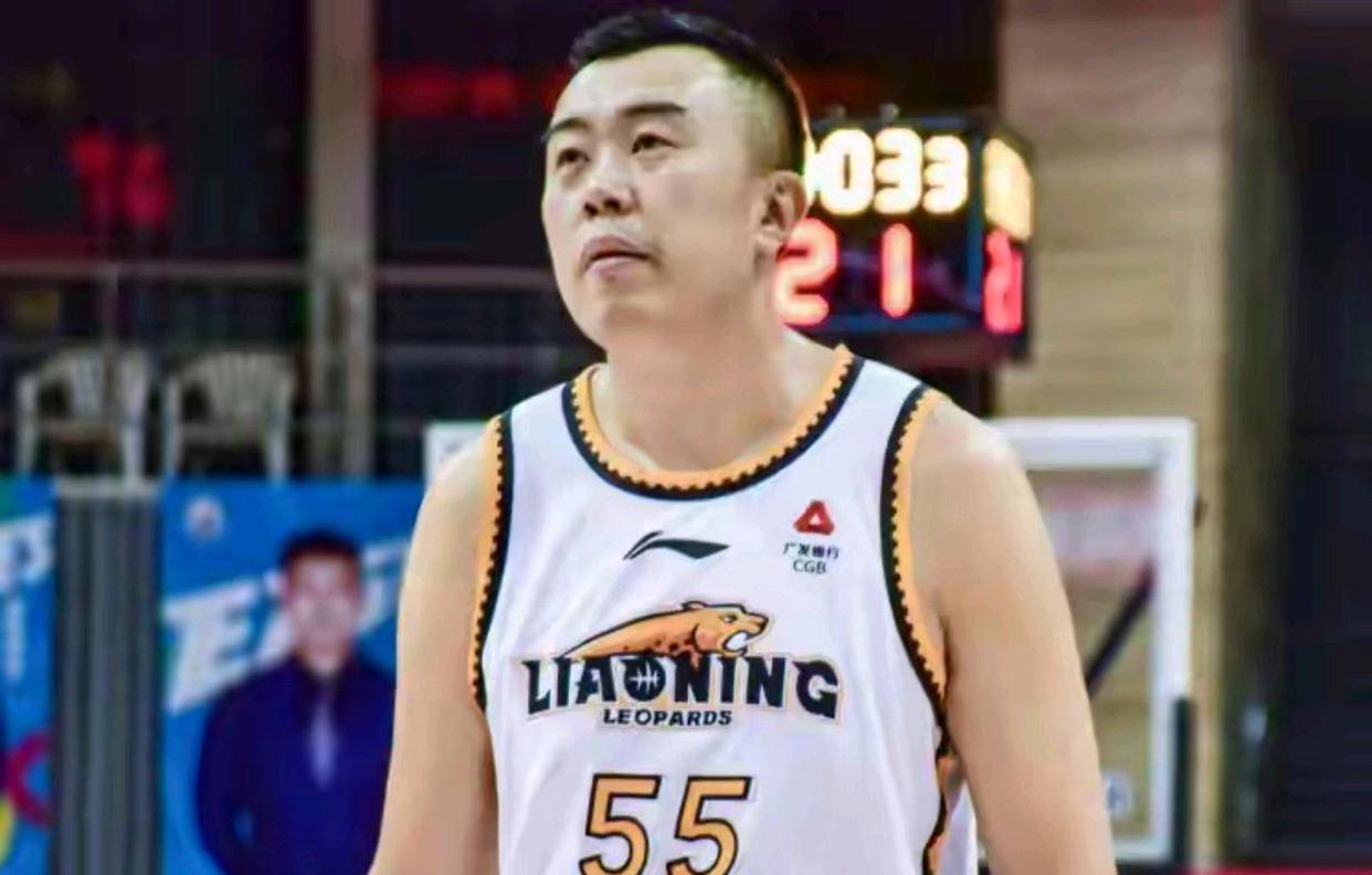辽宁队91-59碾压天津队，韩德君10分42秒像NBA老炮碾压内线