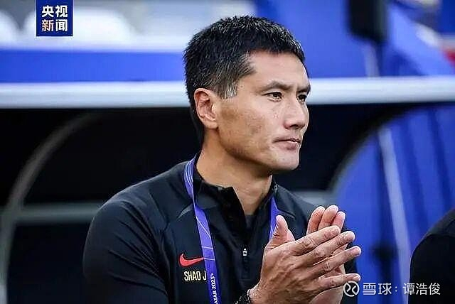 45岁接掌国足帅印：邵佳一当国足主帅，60+报名西班牙占半，英超外教去哪了