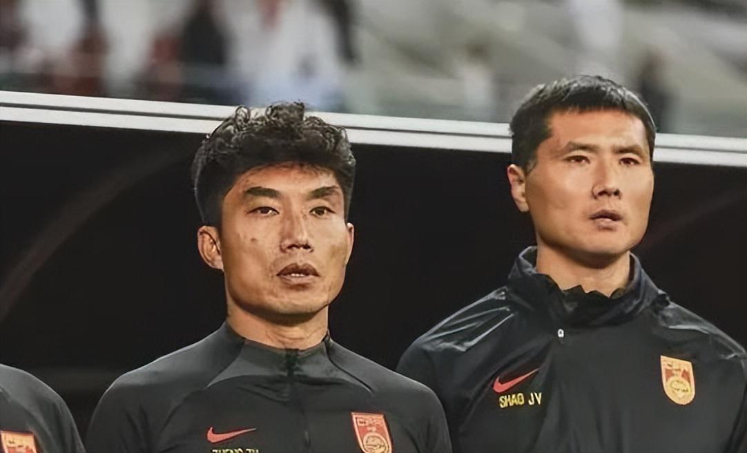 郑智能否接棒邵佳一？青岛西海岸中超帅位搅动国足旧将情怀