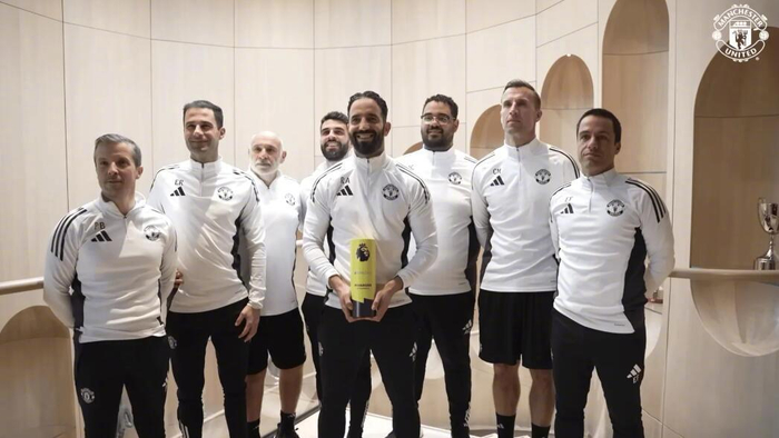 阿莫林夺得10月最佳教练？曼联英超话题被放大到10倍