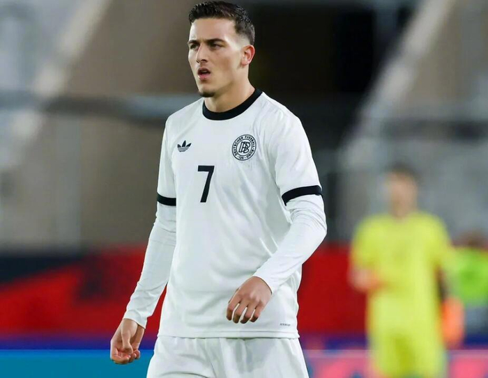 19岁边锋成香饽饽：拜仁明夏盯人，德甲又要补充新国脚？