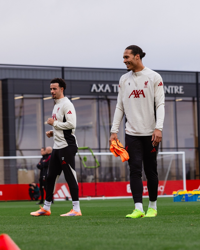 利物浦1场前训练画风怪，英超联赛谁来背锅锋线缺口靠谁补