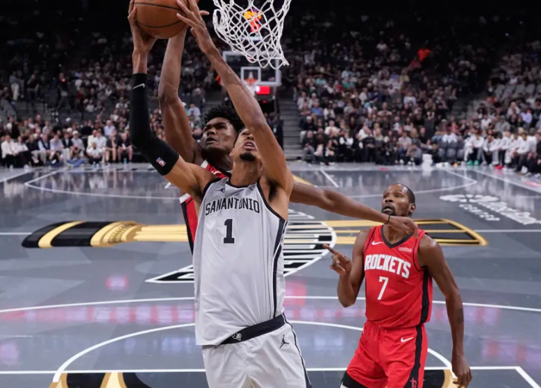 马刺队121-110终结火箭5连胜，乌度卡的“五大实验”输在了什么地方（NBA常规赛）