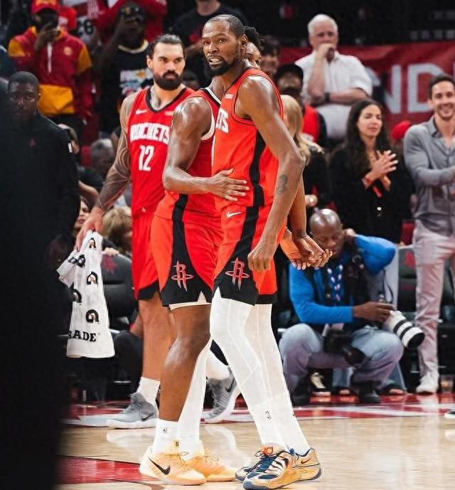 121-110！北京时间2025年11月8日，NBA马刺凭反击终结火箭5连胜