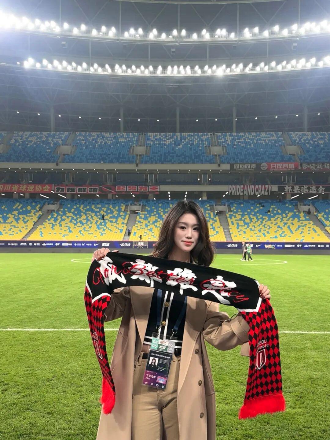 2003年球迷变记者：萨拉赫的沉默助攻与英超职业联赛的狂热自白