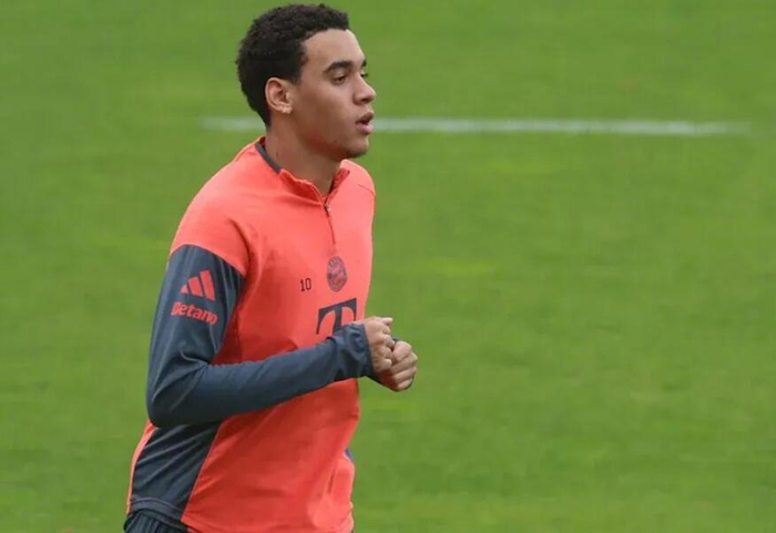 16场全胜！拜仁在欧冠暴走，穆西亚拉回归是圣杯还是隐形炸弹？