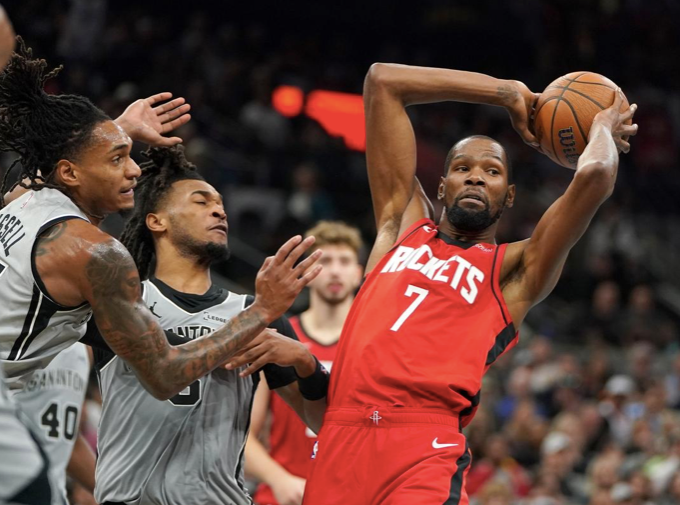 火箭110比121不敌马刺队，5连胜终结，NBA里凯文杜兰特还在找感觉？