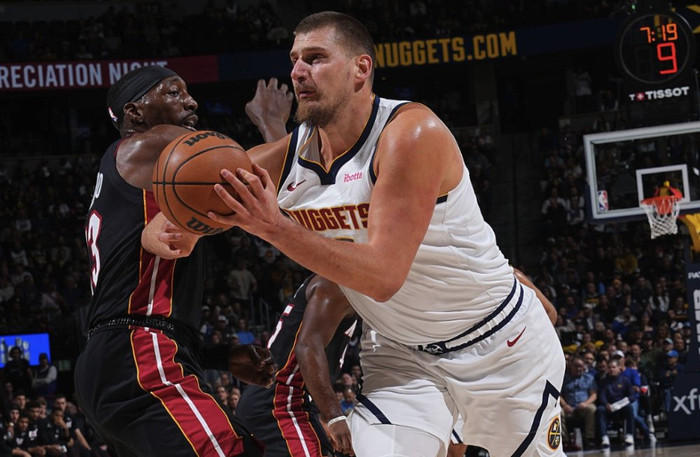 NBA掘金122比112胜热火，约基奇第169次三双差12次