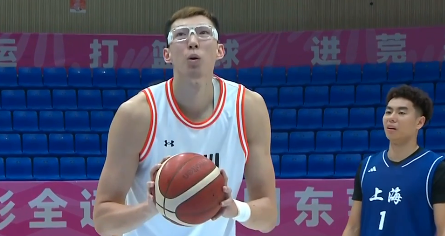 82-63翻盘：四川全运会4连胜，孙铭徽像NBA老兵被骂也值