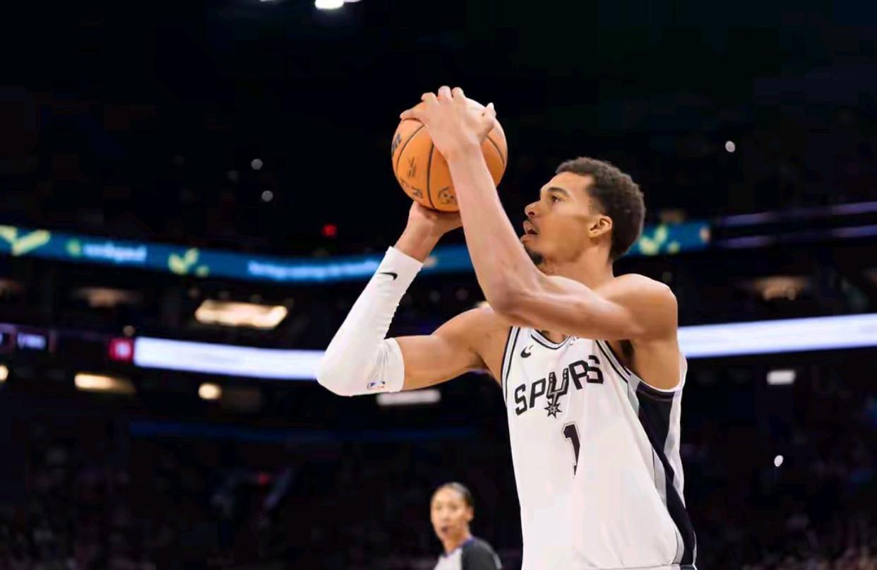 121比110马刺队终结两连败，文班亚马37分钟成长秀，NBA赛场有味道