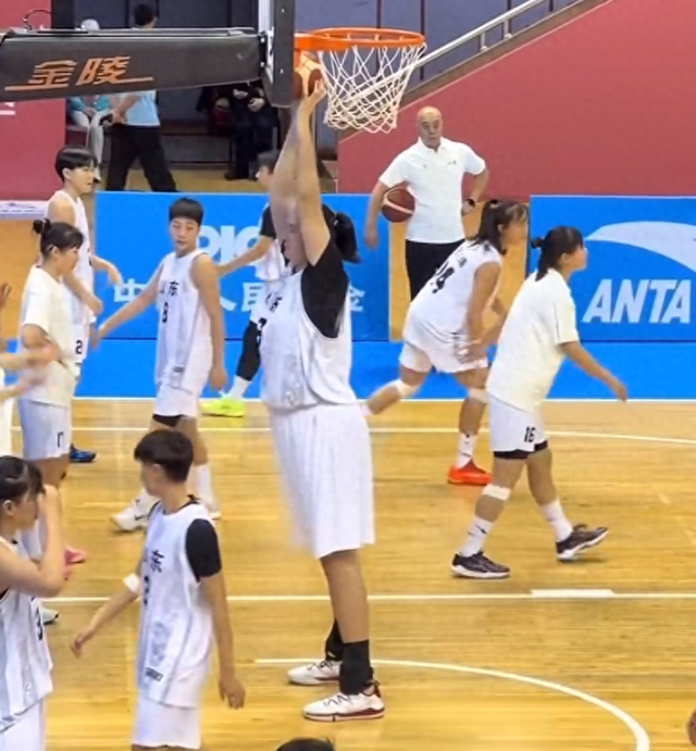 2连胜55分碾压，张子宇U18两战无解，WCBA去留成谜