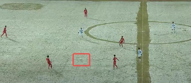 中甲第30轮：白雪把延边龙鼎球场变成视觉灾难