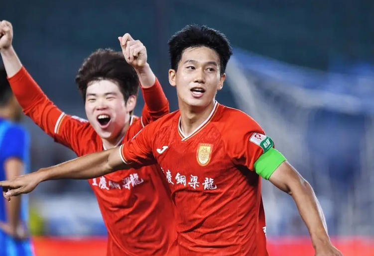 2-0收官拿第2名，中甲联赛惊喜晋级，向余望要在中超联赛亮剑