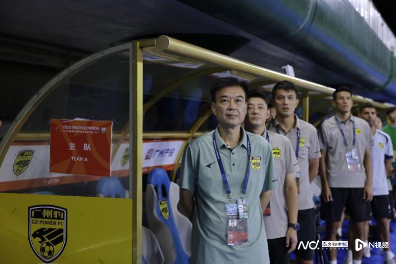 11月7日：重庆2-0锁定中超席位，广州豹苦吞中甲第三的尴尬