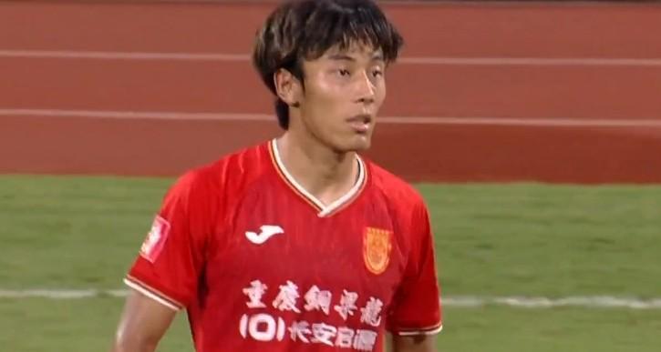 23岁后卫连续三年冲超成功，重庆2-0晋级，中甲舞台上的国安福将竟比英超戏码还多