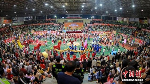 16队开赛，广西梧州女篮开幕式热度比英超还闹