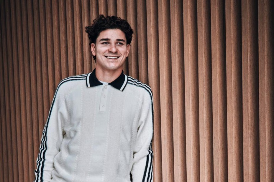 1米70从加尔钦出发：15岁背井离乡，奔向曼城挑战英超的乡村小子