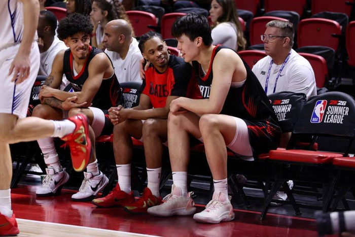 从41号到16号：3位中锋在NBA新秀赛季的折腾与嘲弄