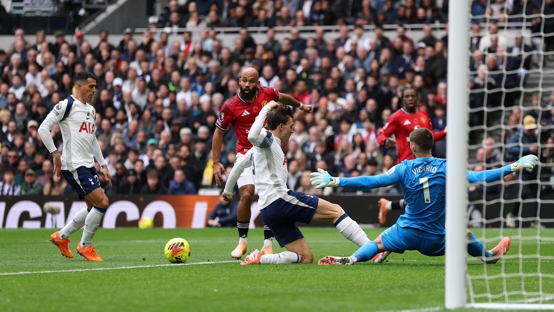 英超第11轮：曼联开场15分钟零射门，托特纳姆热刺22分钟3射门气势如虹